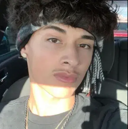 CandidQuilt8688의 Leo Reyes