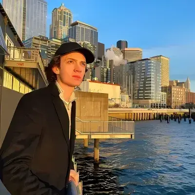 FastIdea3745의 Elias Vance