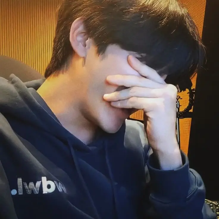 AbsurdBadge2290의 윤도운