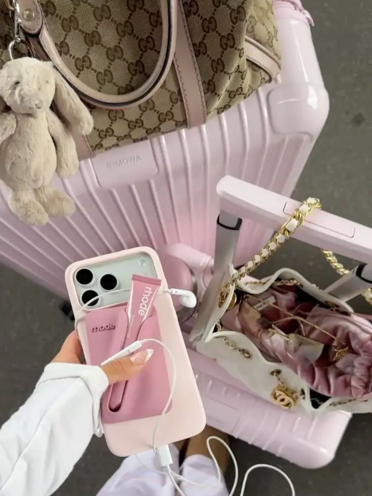 RealSiren9731의 “Traveling with your man 💕”