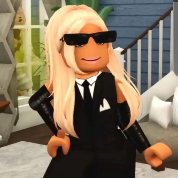 Luxky의 Playing roblox with baddies