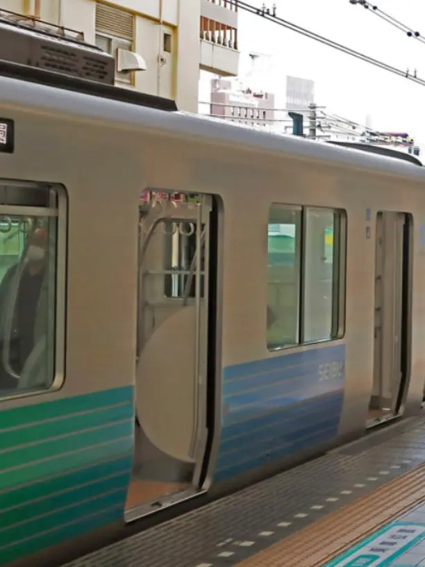 TallGrill8838의 満員電車でイケメンに囲まれました...