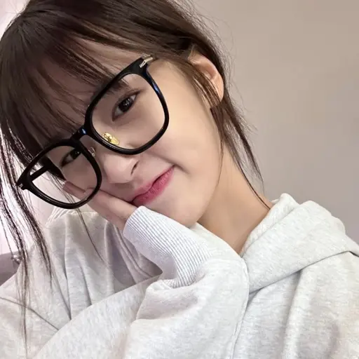 BoneSheaf2338의 안유진