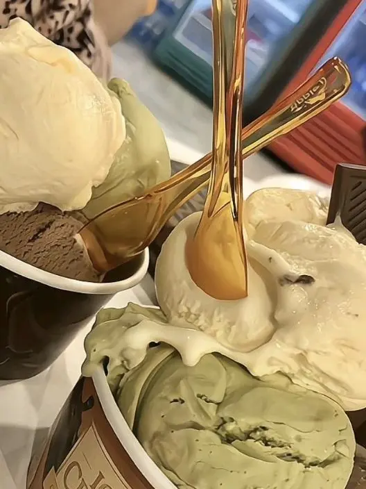 Oooitea의 HQ Ice Cream Shop