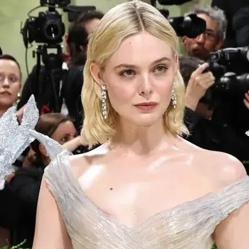 ClumsyShare3372의 Clara Vance