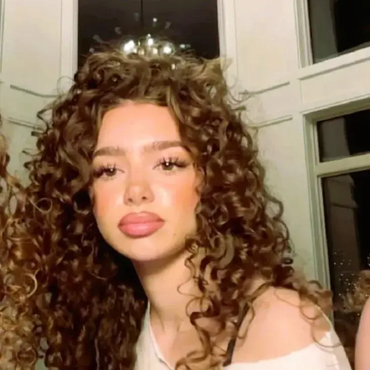 BusyWeek3289의 Elara Vasileiou