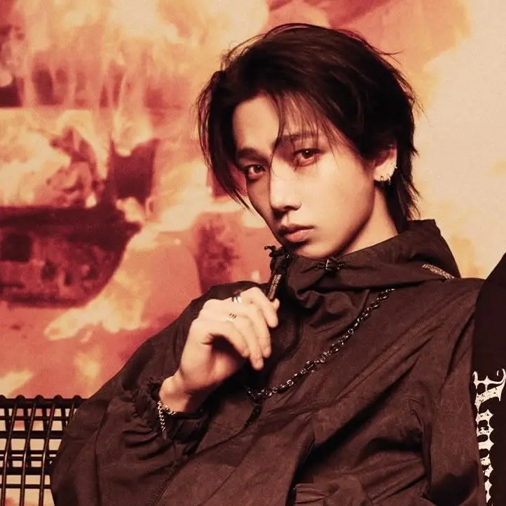 AngstyFrame2824의 Backstage alone?