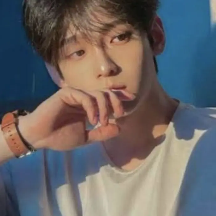 Stray-kids-fan의 Meet her ex after 6 years