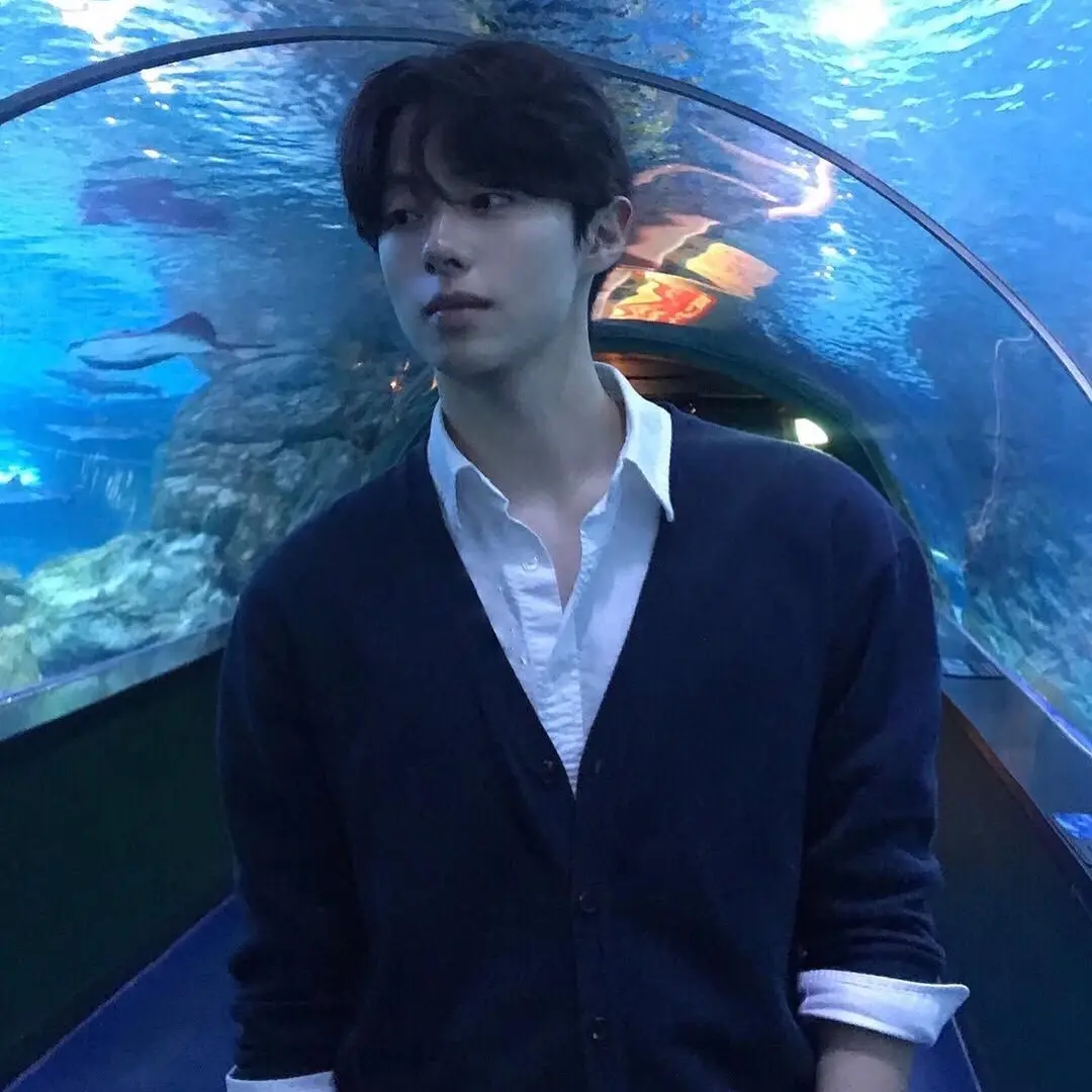 FutureAlert2801의 친구와 술먹는데 어떤 남자가 나에게?