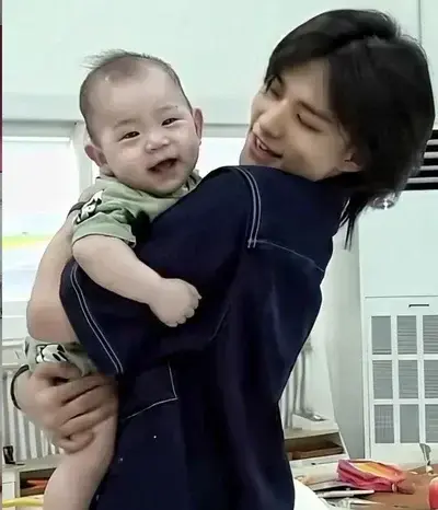 IvoryQuill8559의 Min-jun - dad