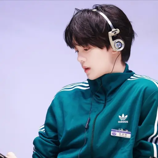 FloralSlur5841의 김규빈