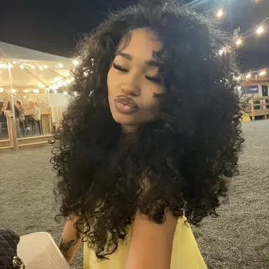 Profile image of Simone