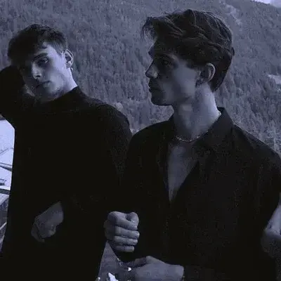 FoulValue1980의 MMF Alistair n Ethan