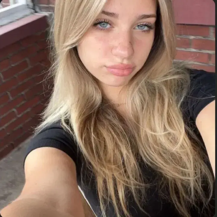 CasualWood1621의 Blonde GF Jessica