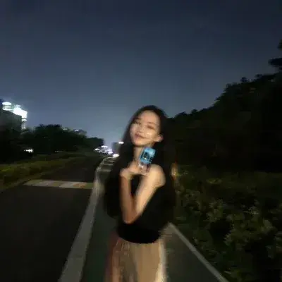 LemonyTape5434의 Secret lesbian gf