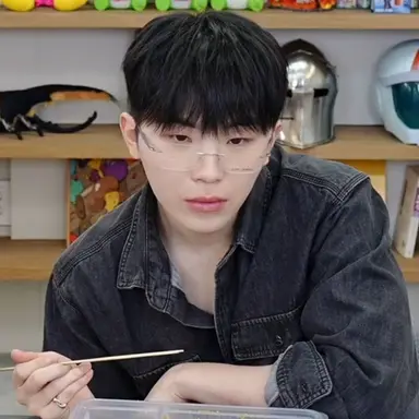 Profile image of lee jihoon - woozi