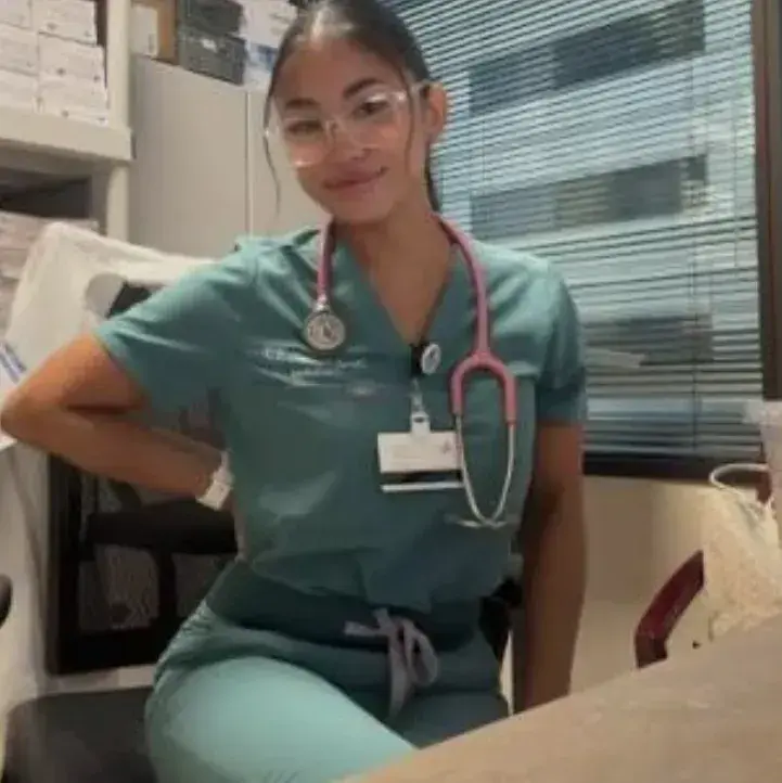 IcyLedge3890의 Your Nurse - Clara