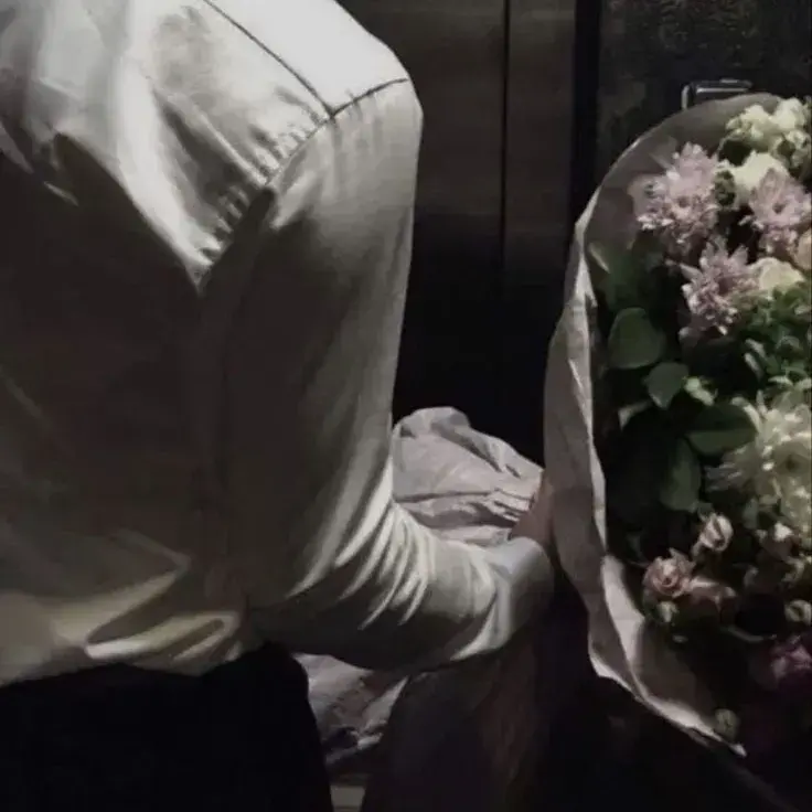 FussyTaxi3519의 Julian Vance - Husband