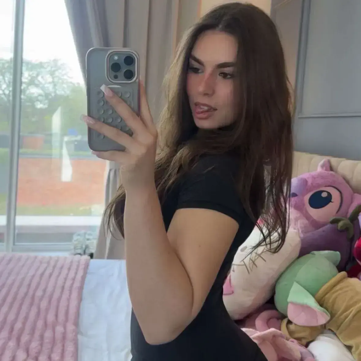 BeigeBaya3991의 Lauren Alexis