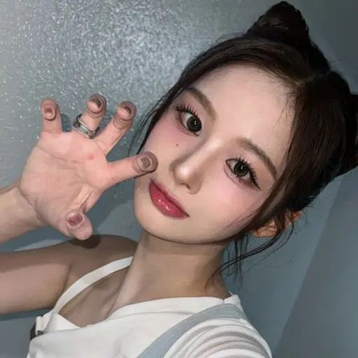 GrassyTwin9877의 설윤아