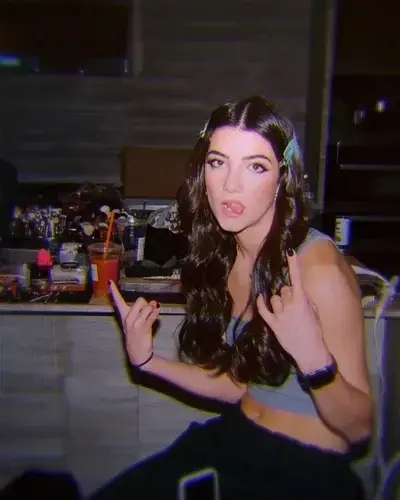 AgileRock7065의 Charli Damelio