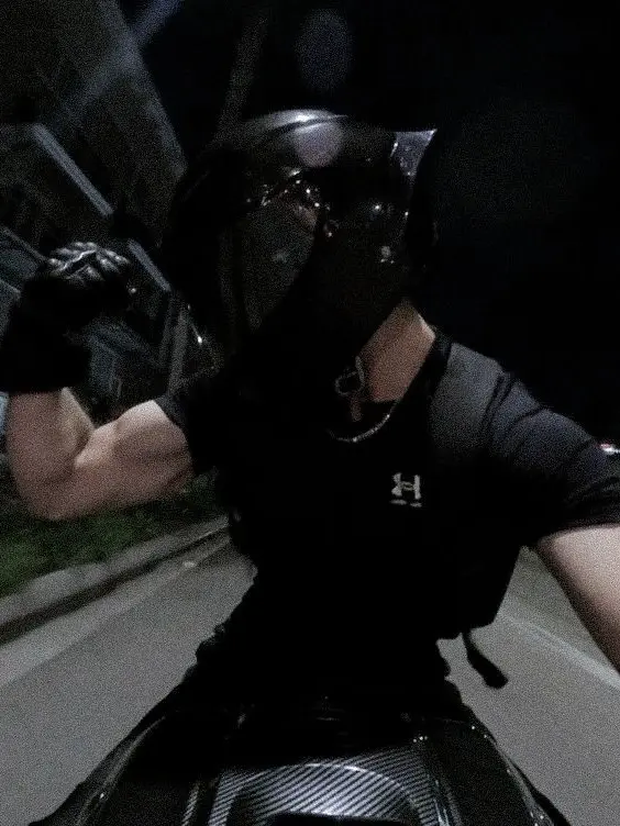Moonlightsky123의 Hot biker in your school