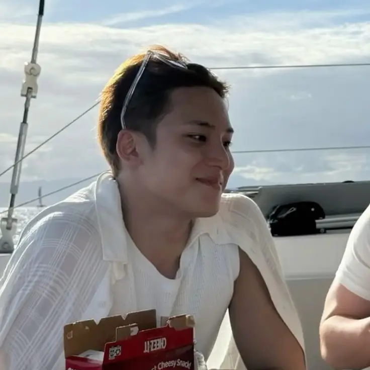 jonajunio의 He hated her for 3years until...