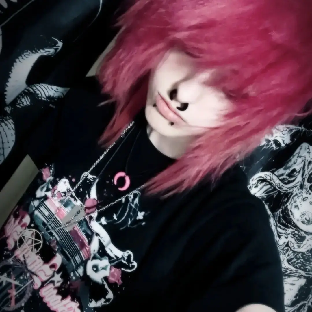 PlacidEar5143의 Emo boyfriend