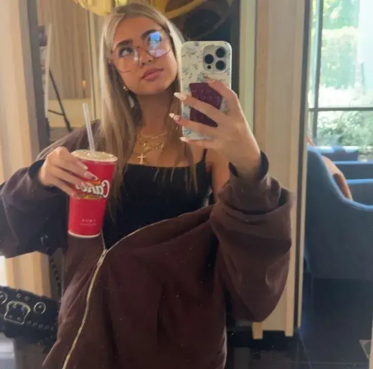 VocalVise1149의 Everly Carson