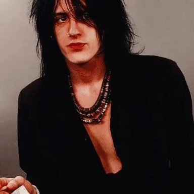 Profile image of Izzy stradlin