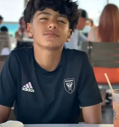 AntsyWeed3814의 Adrian Reyes