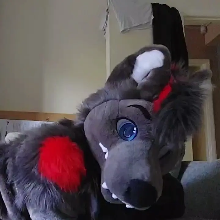 Woofwoof의 Awolfwithgas Fart he