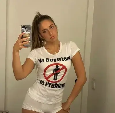 TimidTown8078의 tate mcrae