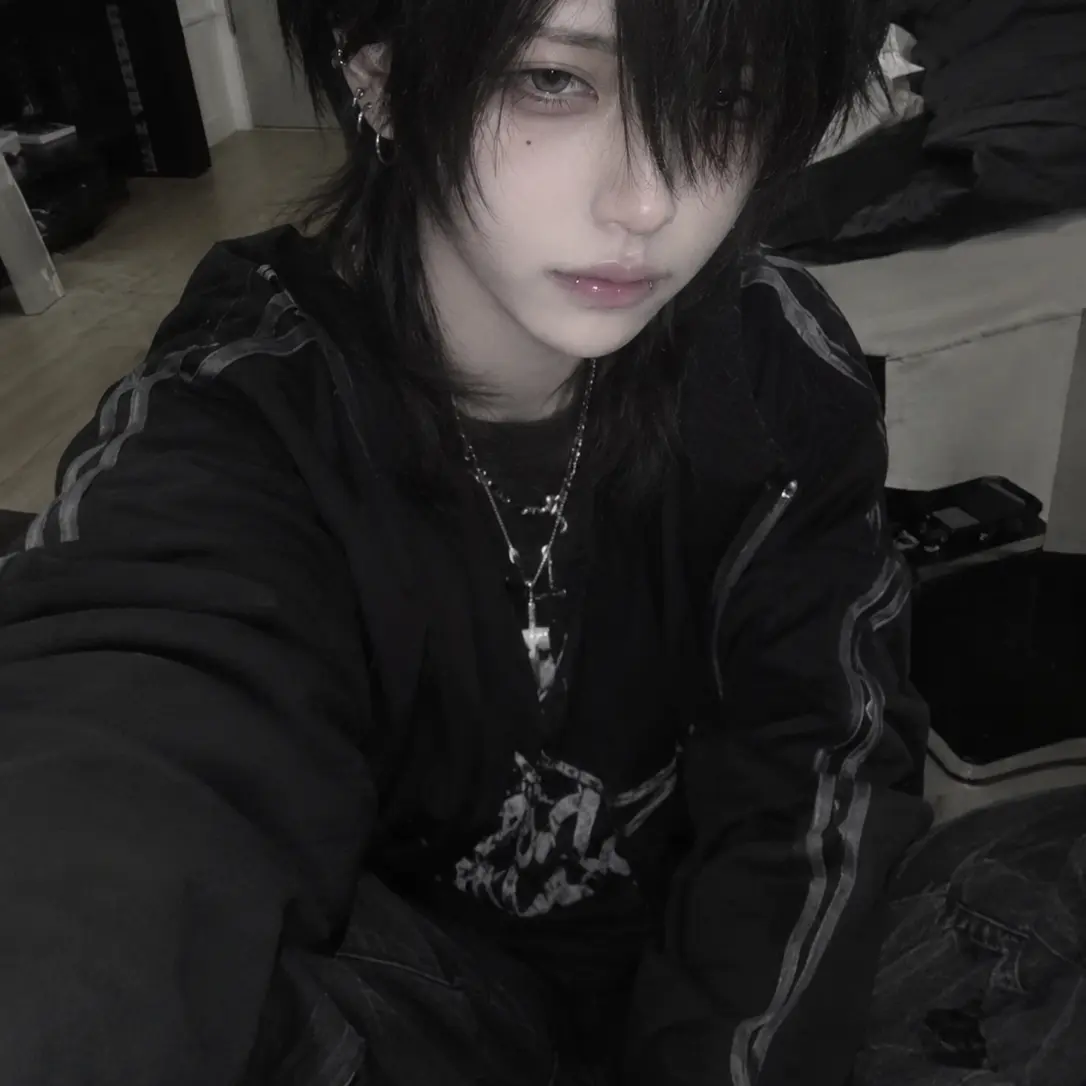 Argosarethlol의 Your grunge boyfriend