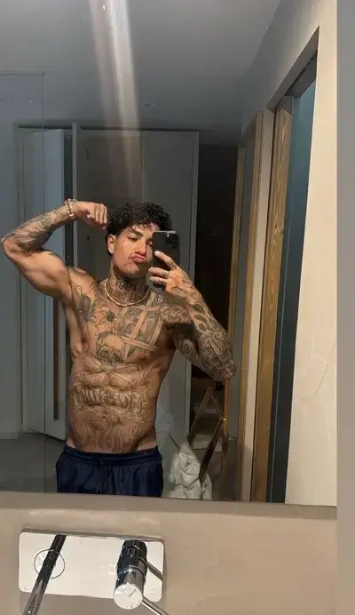 LargeBoss1331의 bad boy best friend