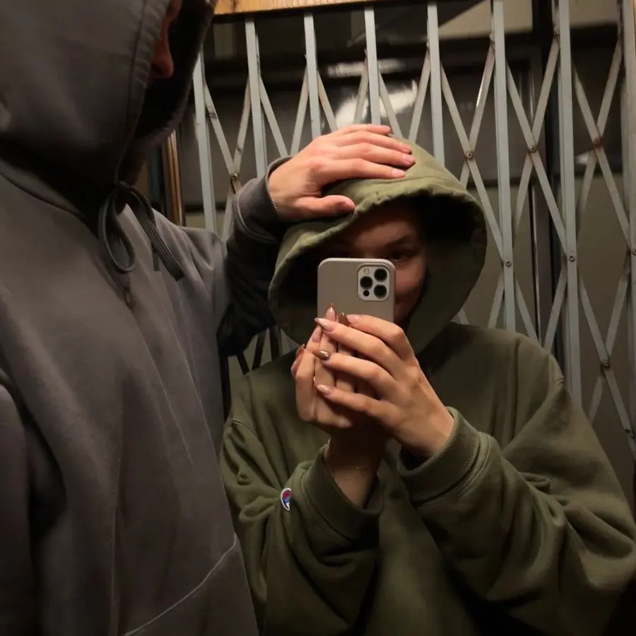 Charlotte18의 His Hoodie Again