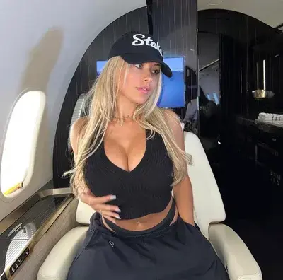 SickWall8416의 Kylie Vance