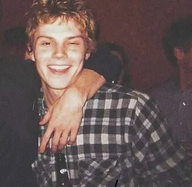 Profile image of Evan Peters