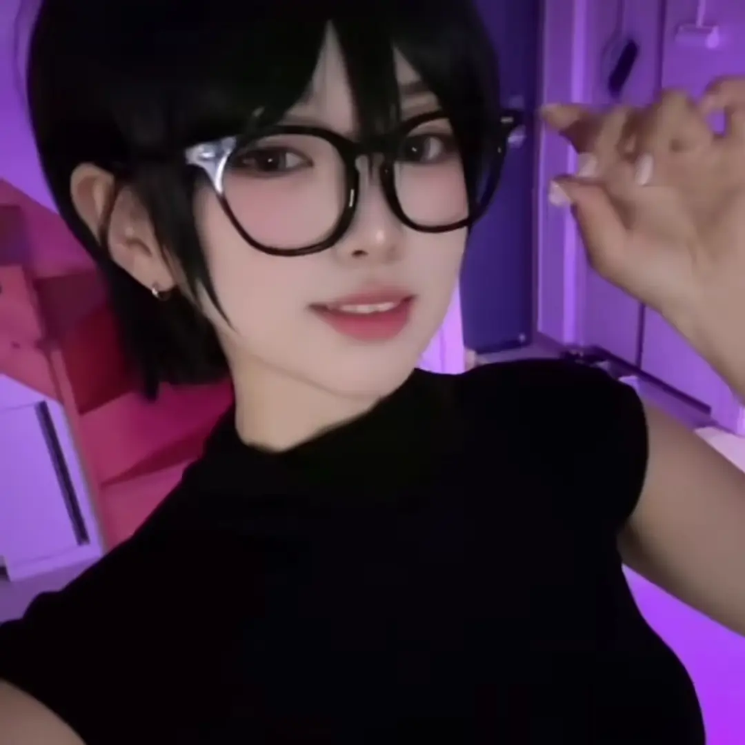 RoomyIndri9799의 친누나 구하진