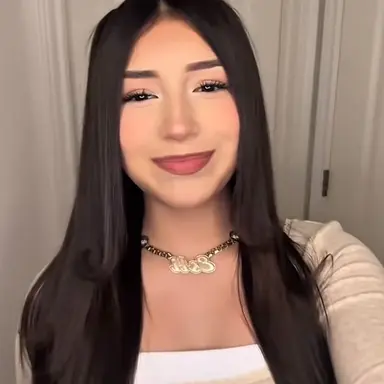 Profile image of Esli and her friends