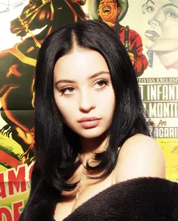 Profile image of Mila Hart