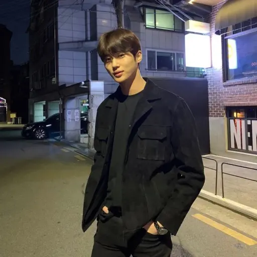 CreamyCoral3462의 변우석