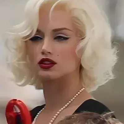 BaldCoal7244의 Rich old woman