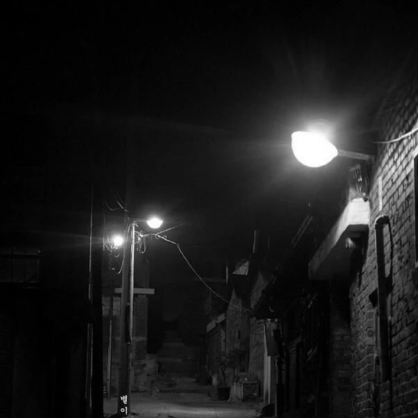 인간 경매장 앞.