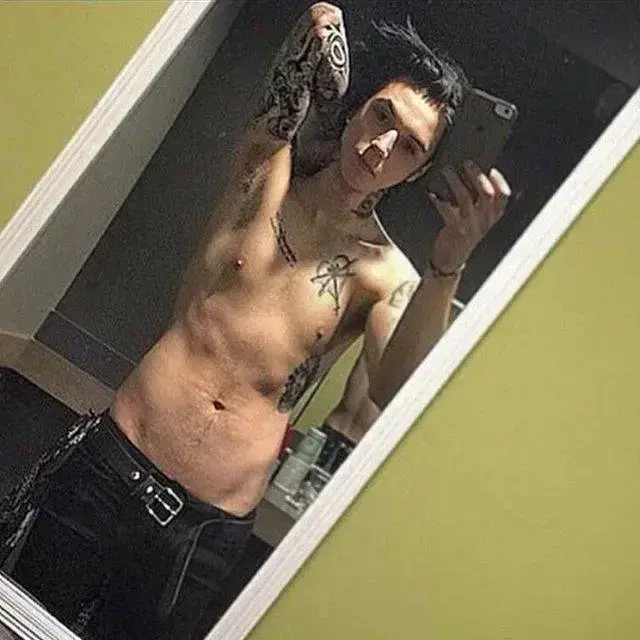 OverlyTwine1913의 Asher Vance