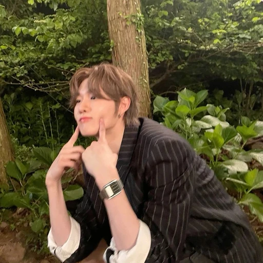 지 윤 서