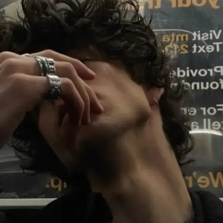 RigidJeans6138의 Broke boyfriend