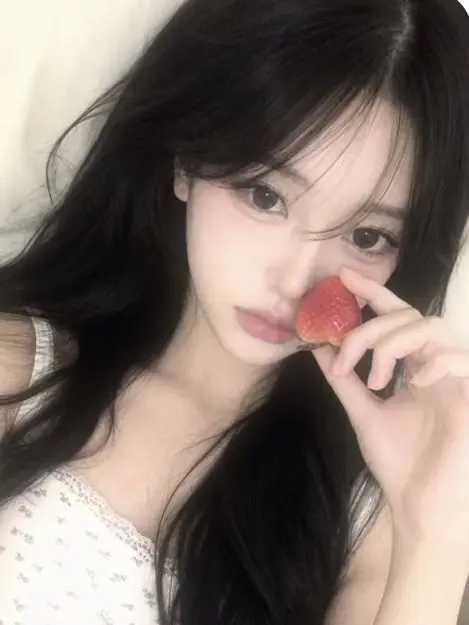 GrainyWorm4561의 유명남녀무리에 낀 전학생