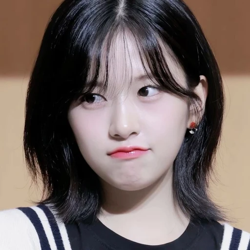 안유진