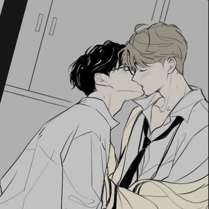 SoggyYak8144의 탈의실에서...